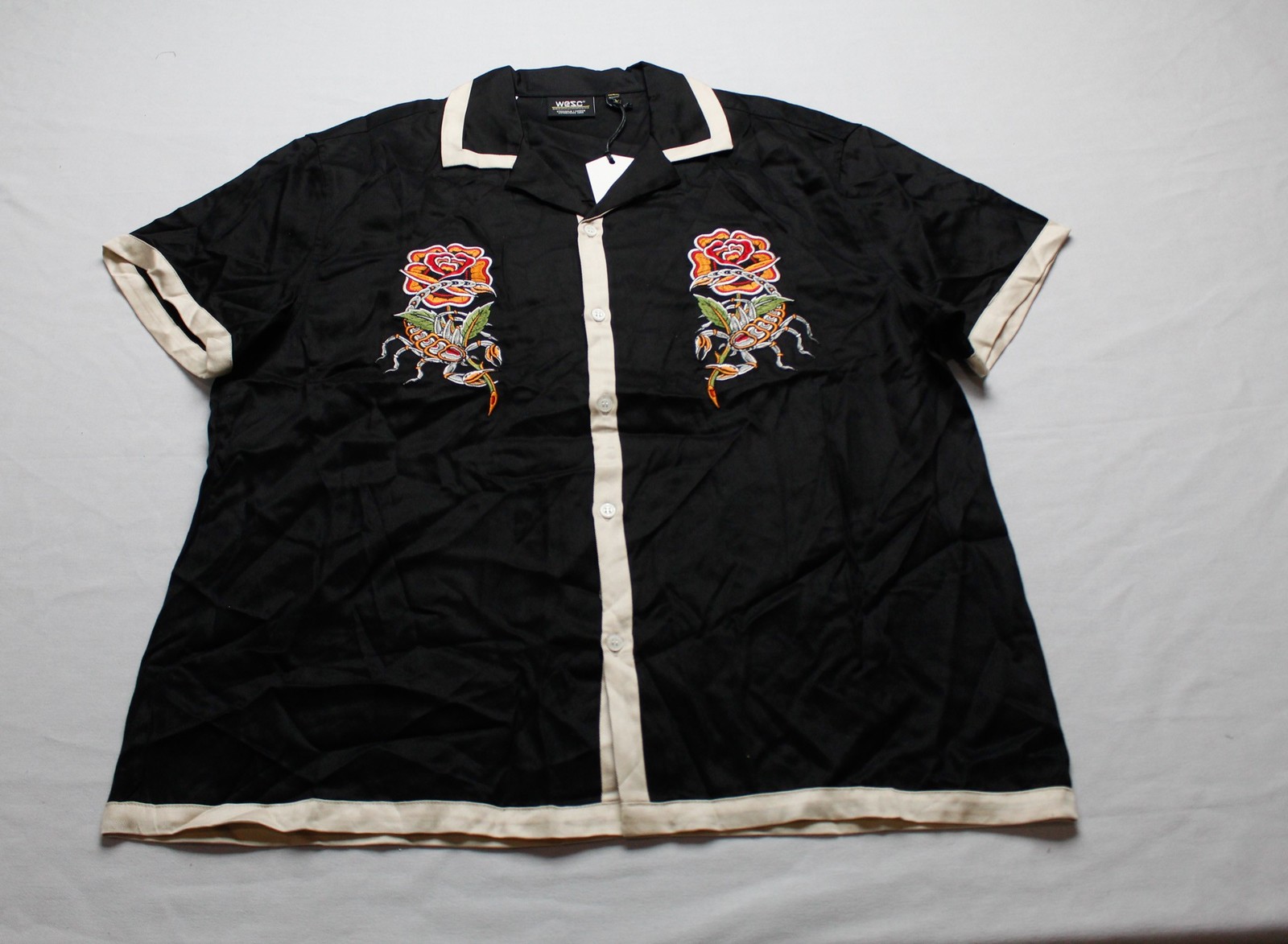 WESC Men’s Camper Scorpion Rose Applique Button Down Top EJ3 Black Size L/XL