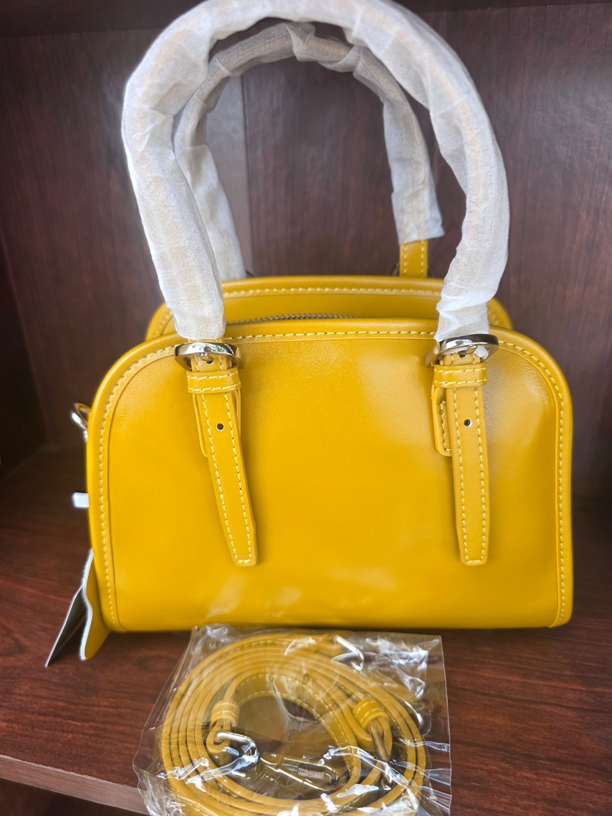 New Bella novi Leather handbag
