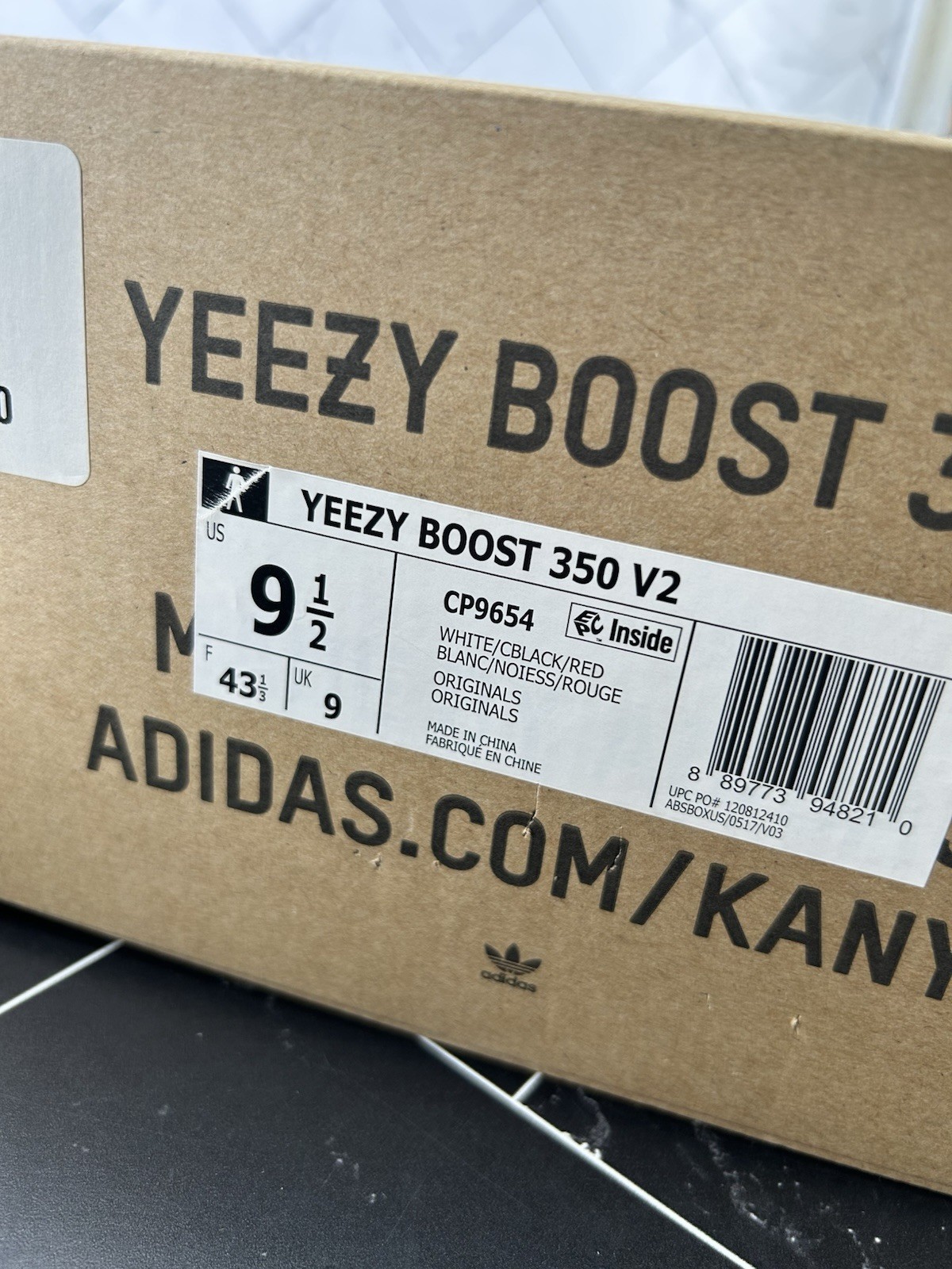 adidas Yeezy Boost 350 V2 Low Zebra Size 9.5 CP9654
