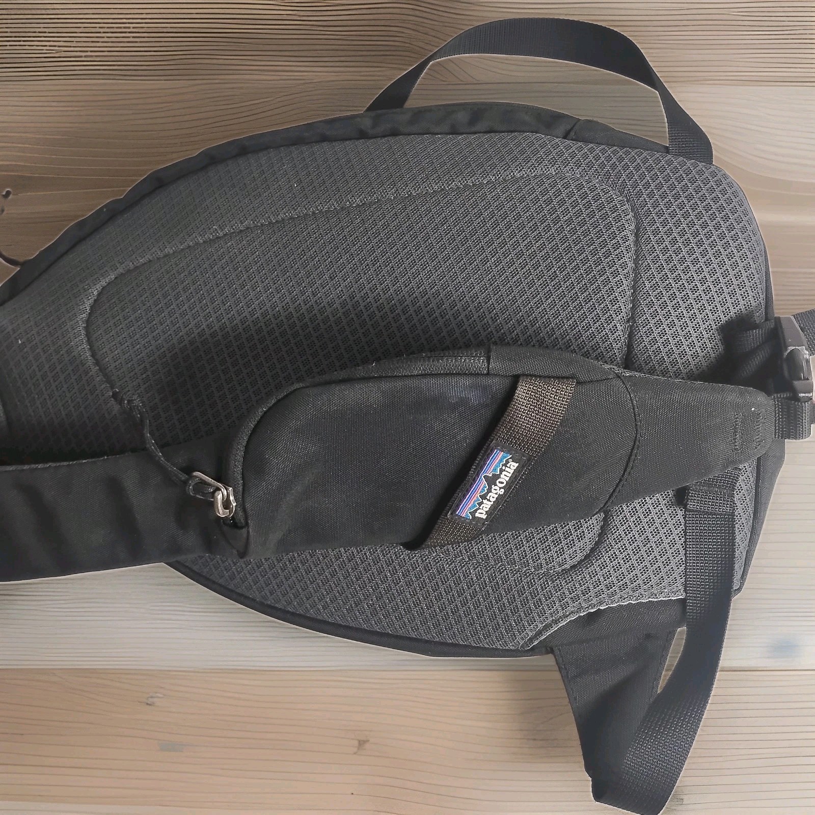 Patagonia Atom 8L Sling Crossbody Bag Black