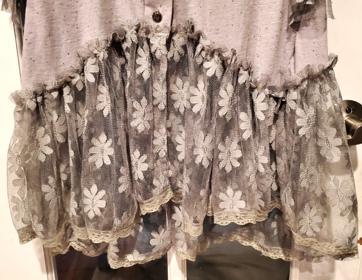 Nick & Mo Anthropologie Womens Blouse Gray Top Floral Lace Kimono Sleeve Medium