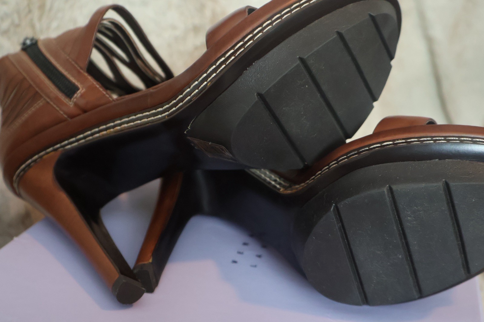 Vera Wang Lavender Label Izzy Tobacco Brown Stiletto Pumps 8 Made in Italy