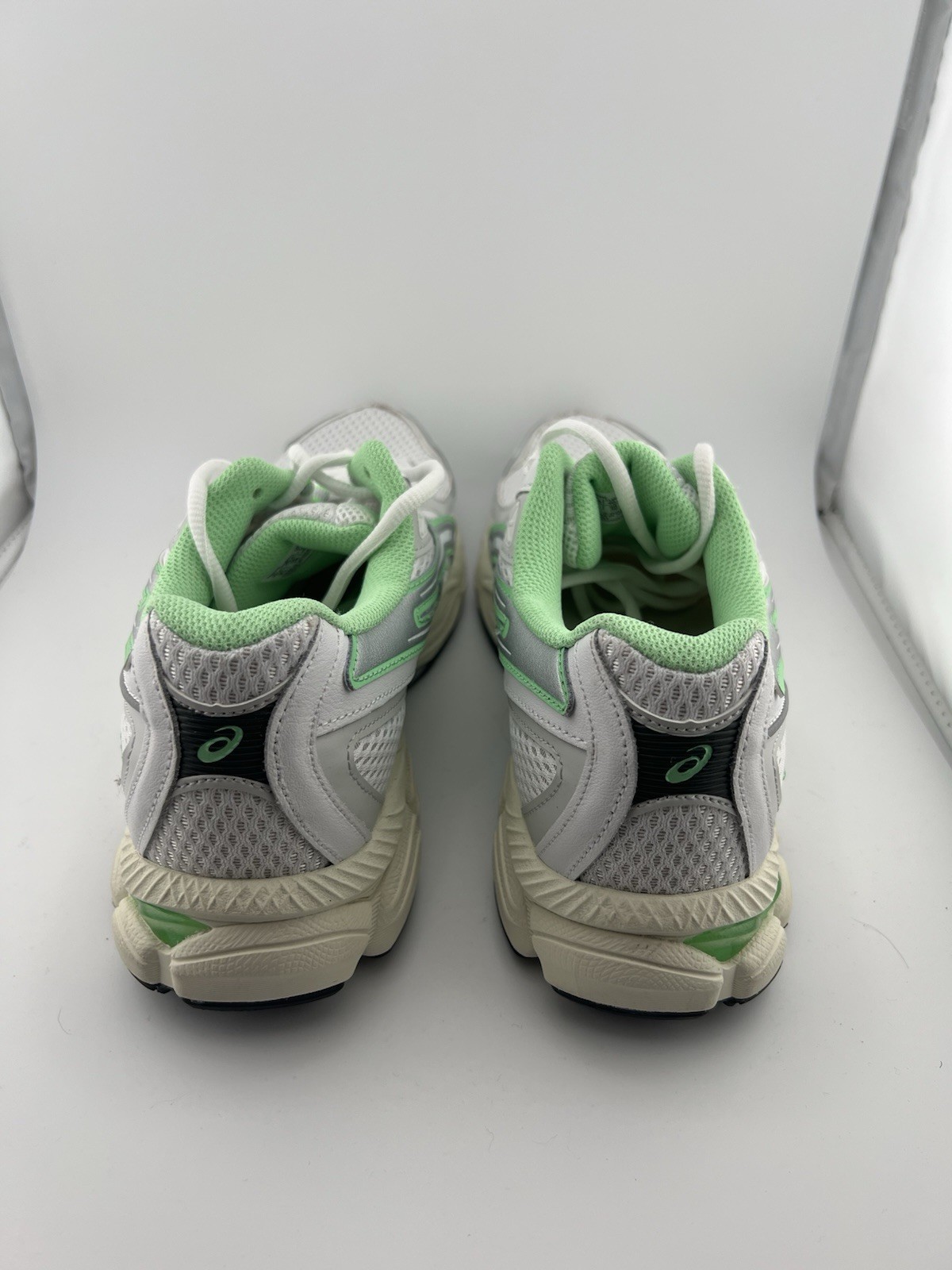 ASICS GEL-NYC 2055 White/menthol Size 7.5 Men’s/womens 9