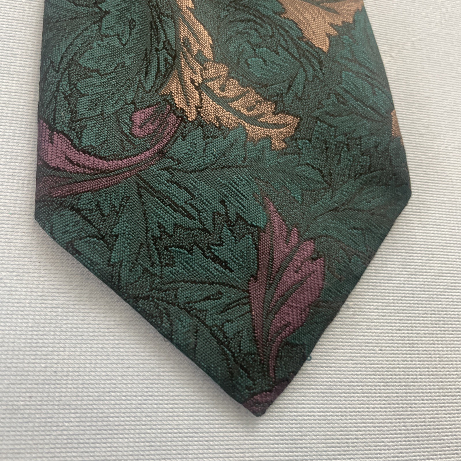 Vtg Necktie Editions Van Heusen Tie Brocade Floral MCM Poly Silk Texture 3×59″