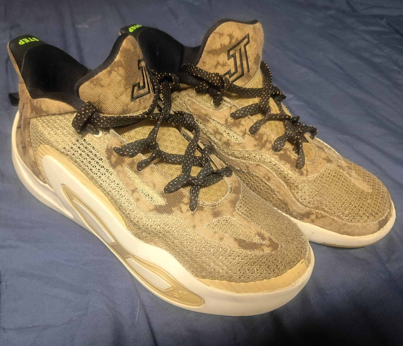 Jordan Zion 2 Unisex Kids Basketball Low Top Lace-Up Camo Beige/Black/Green 0
