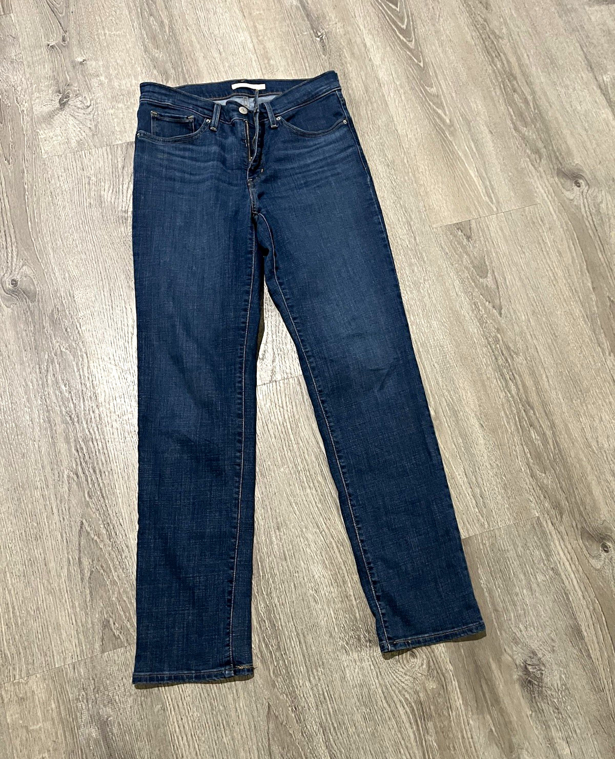 Levi’s Women’s Dark Wash Blue Denim Shaping Straight Jeans Mid Rise 5-Pocket 30