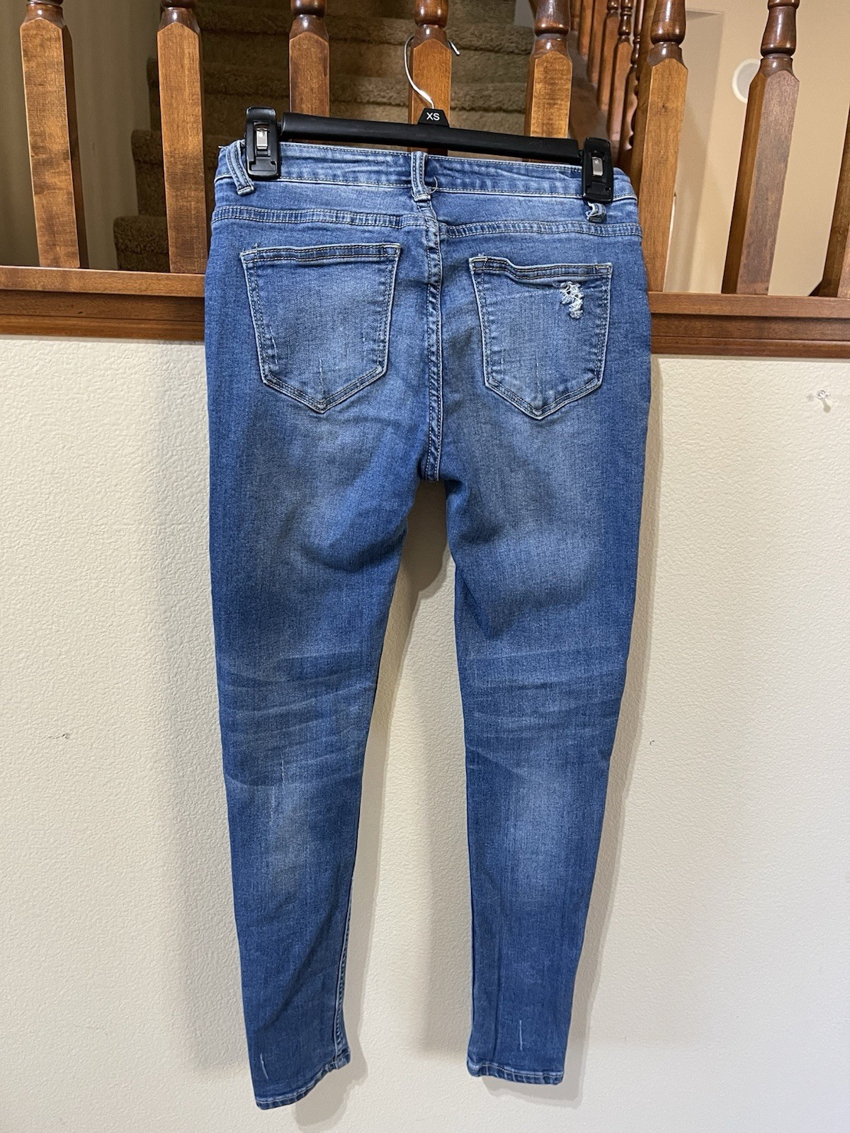 Encore Women’s Size 9 Distressed Blue Skinny Jeans Denim