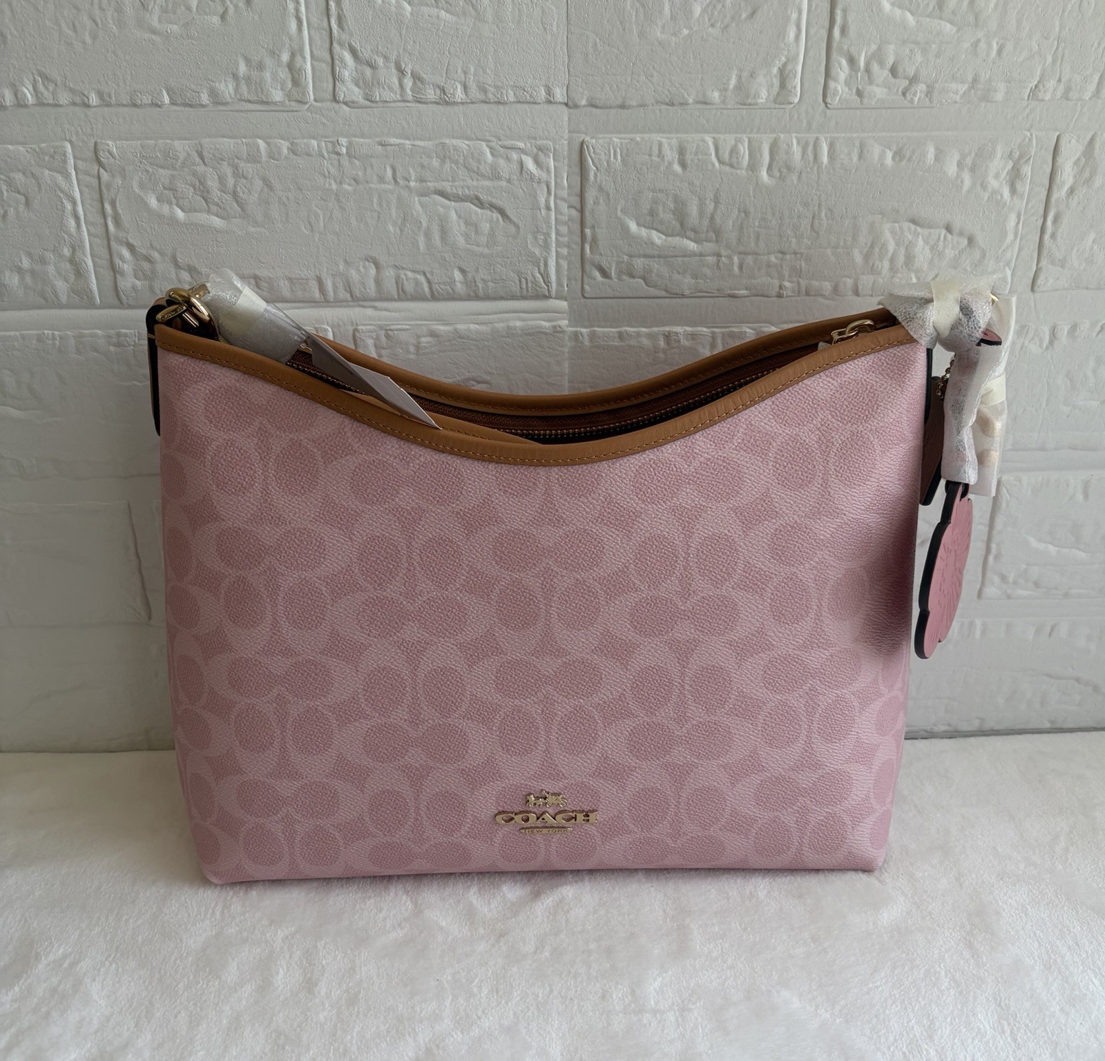 Coach Signature Logo Crescent Shoulder Bag Pink Zip Crossbody Strap Charm Gold