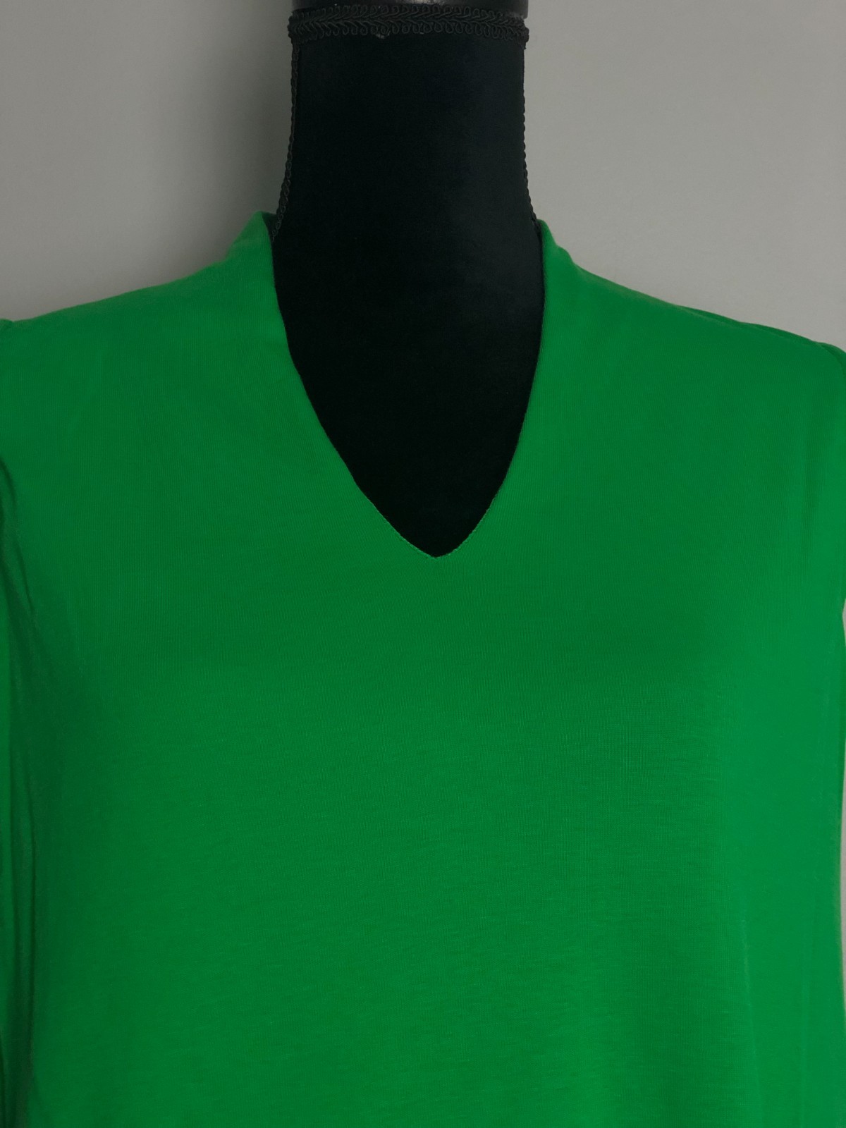 Chico’s Sleeveless Tunic Tank Green V Neck 100% Pima Cotton 2 US L 27.5 In. Long