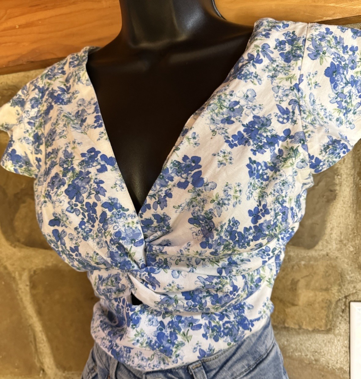 Midnight Sky Cotton Linen Blend Floral Blouse M Blue White Smocked Back V-Neck
