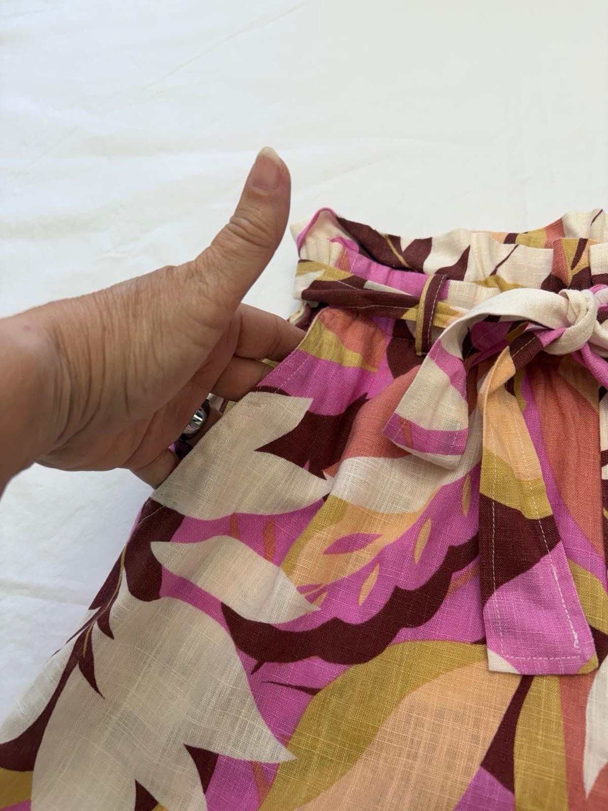 MINKPINK Womens Tropical Leaf Paperbag Shorts Size Small Belted Linen Blend Pink