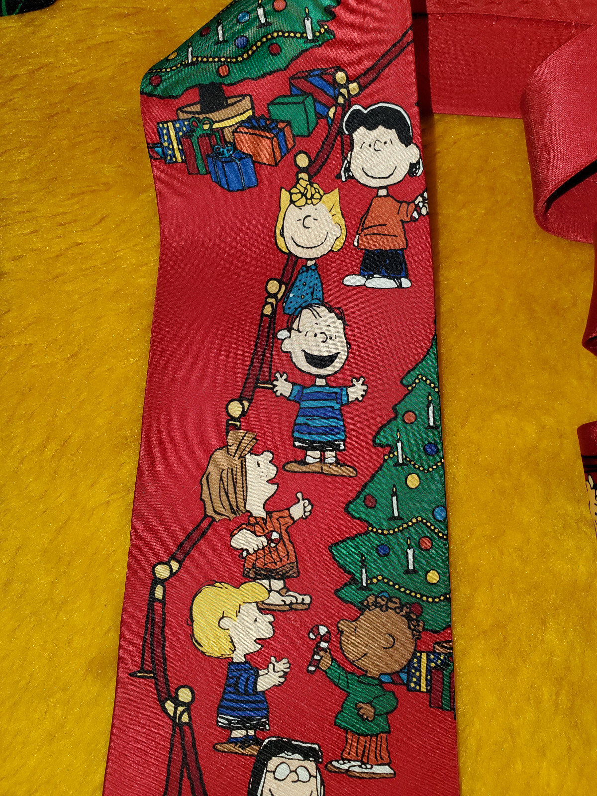 SNOOPY PEANUTS ~ MENS CHRISTMAS TIE ~ ” HAVE YOU BEEN GOOD THIS YEAR ” ~ 57″