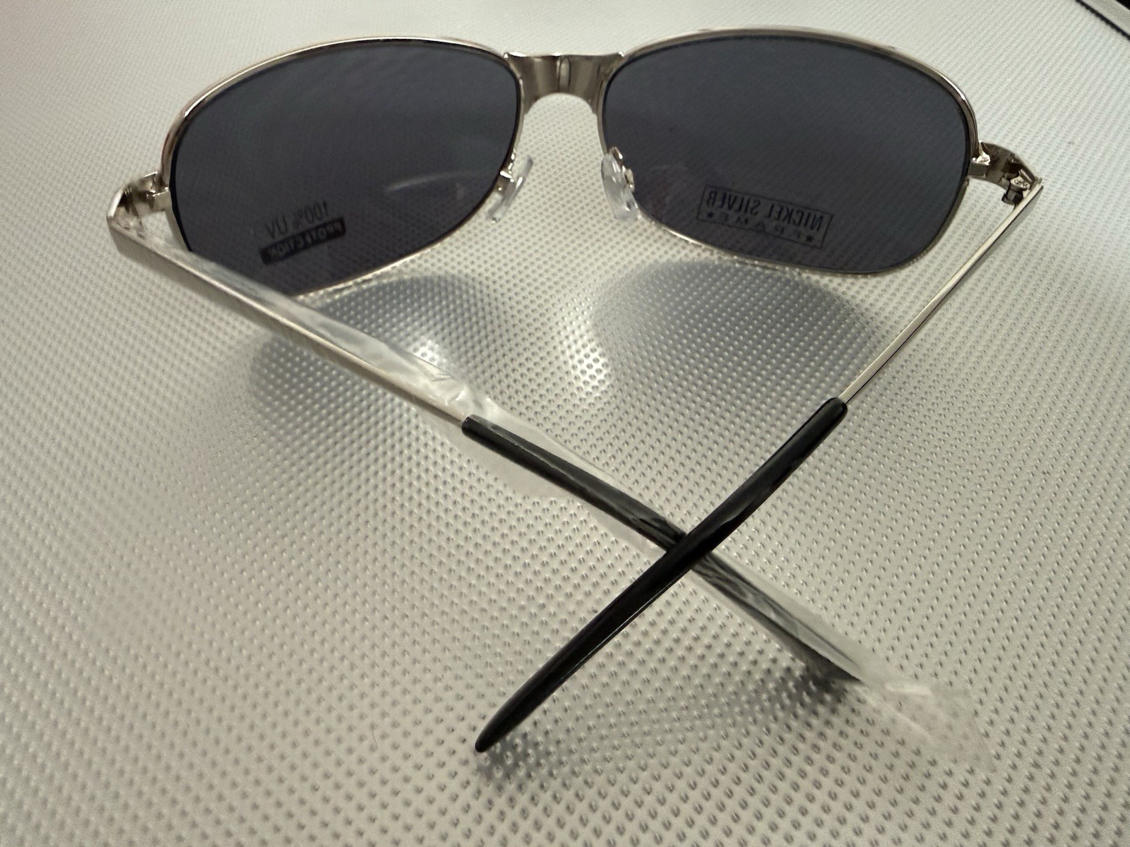 Men’s Silver Metal Aviator Sunglasses Gray Tinted Plastic Lenses UVA A1