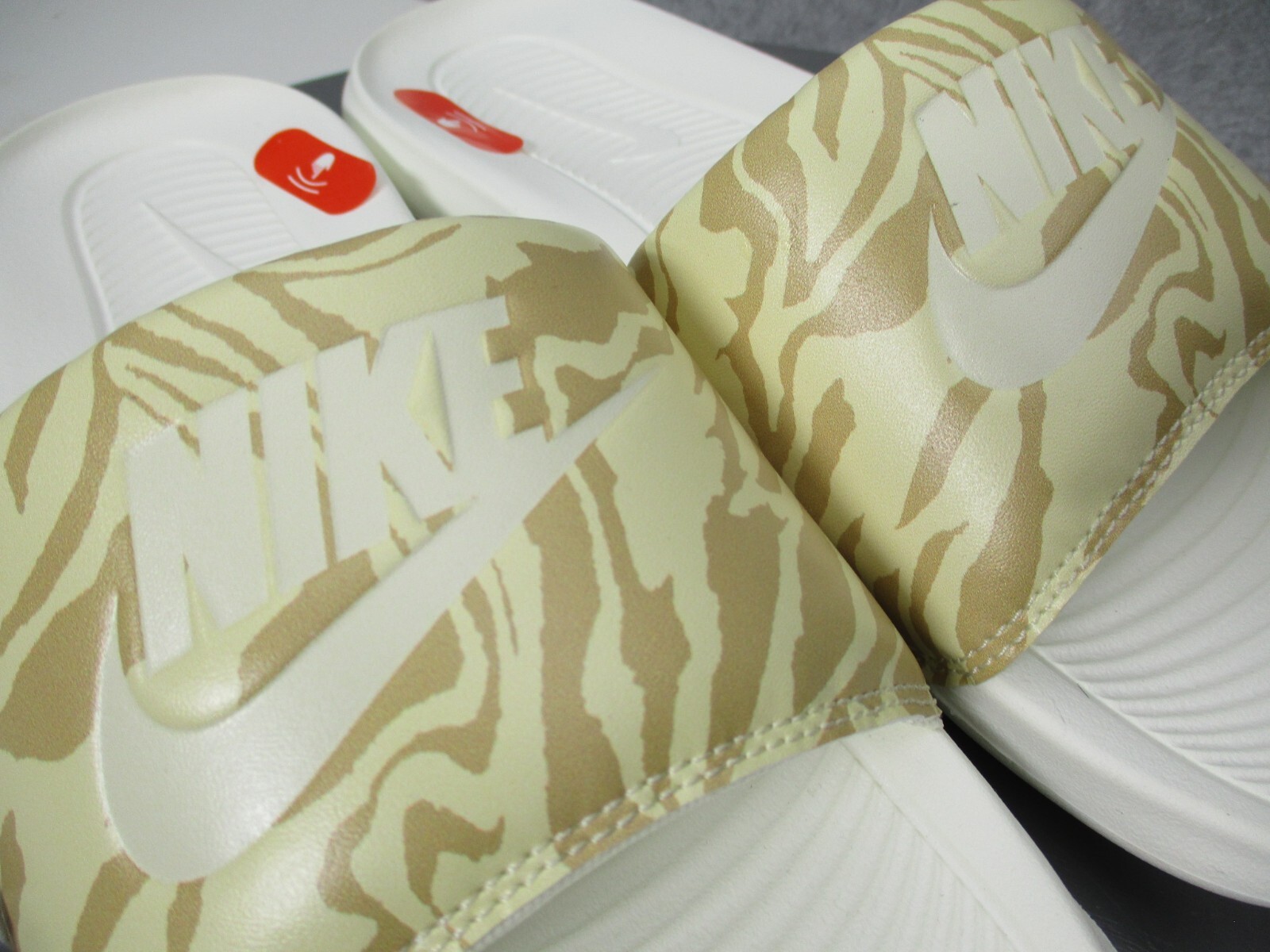 Nike Victori One Animal Print Slides Sandals CN9676-105 Beige Womens Sz 9