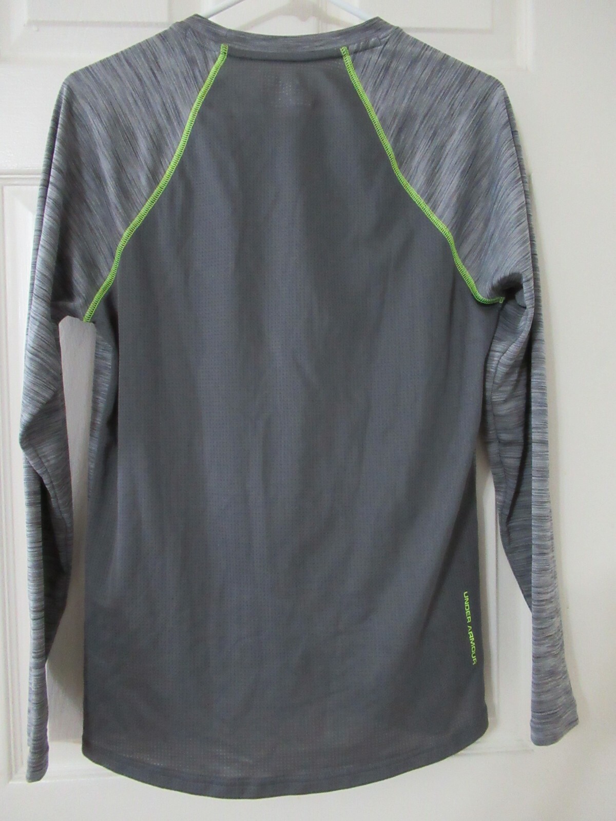 Under Armour Run Heatgear Fitted Long Sleeve Mens S Small Gray Green EUC