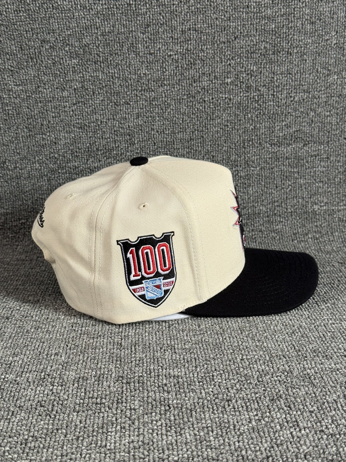 Mitchell & Ness NY Rangers Retro Snapback Hat Cream Black S1433
