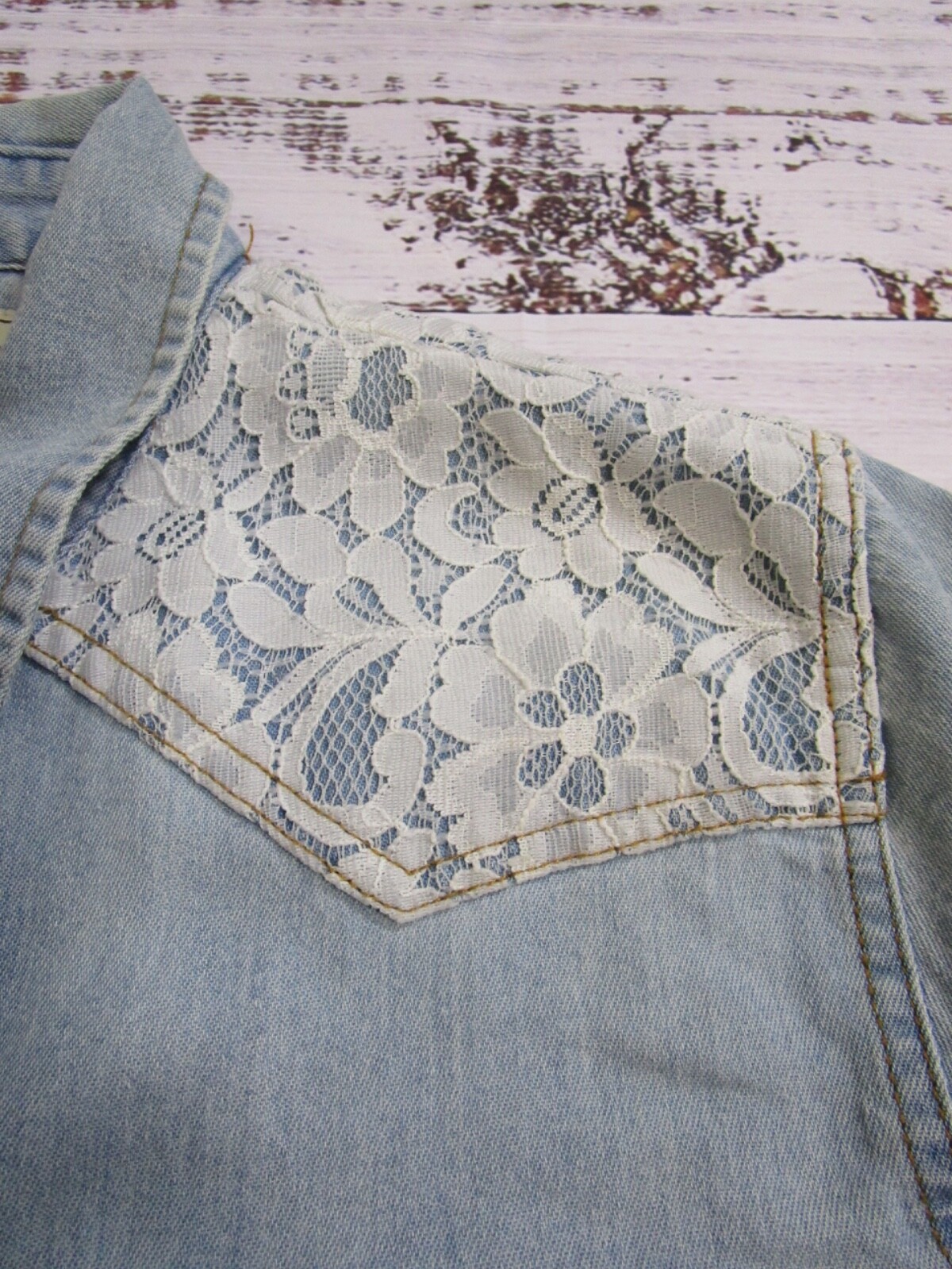 Bit & Bridle Light Wash Denim Long Sleeve Lace Accent Pearl Snap Cowgirl Shirt L