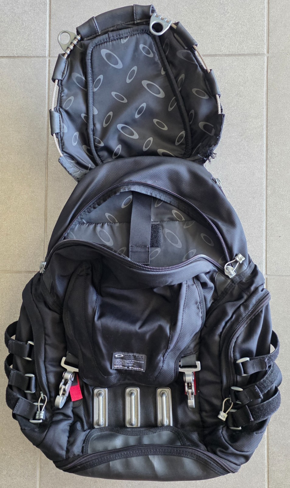 Oakley Kitchen Sink 34L Backpack Black 92060-001 Style Tactical Field Gear