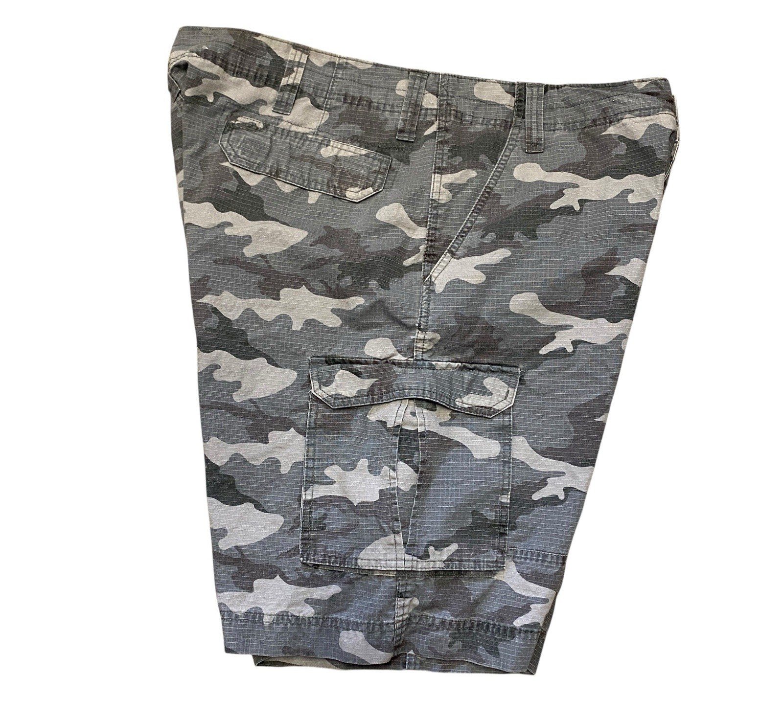 Genuine Wrangler Camo Cargo Shorts Size 40 Camouflage Relaxed Fit Hike Travel