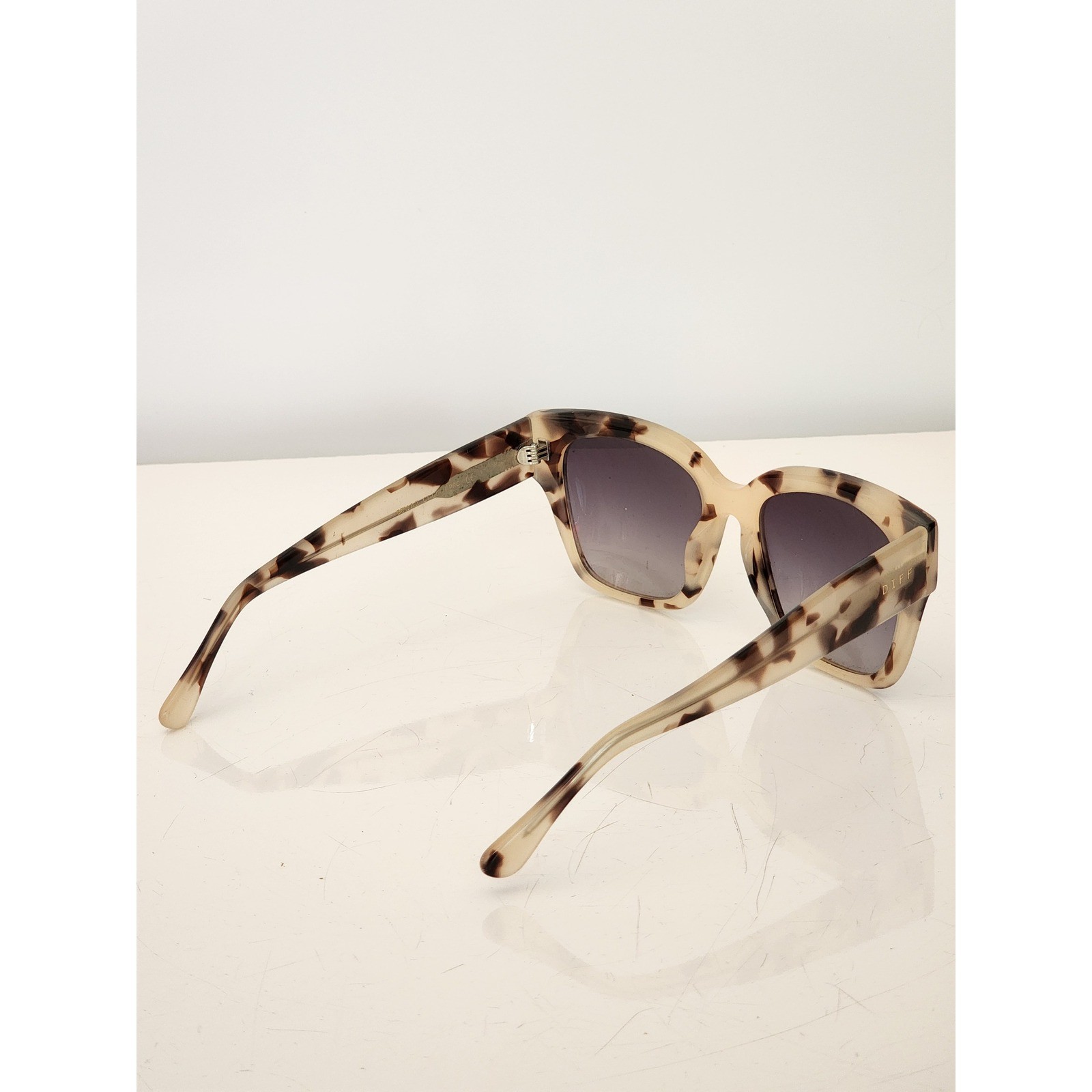 DIFF Eyewear Bella II Sunglasses Cream Tortoise Oversized Square Frames CT-GO