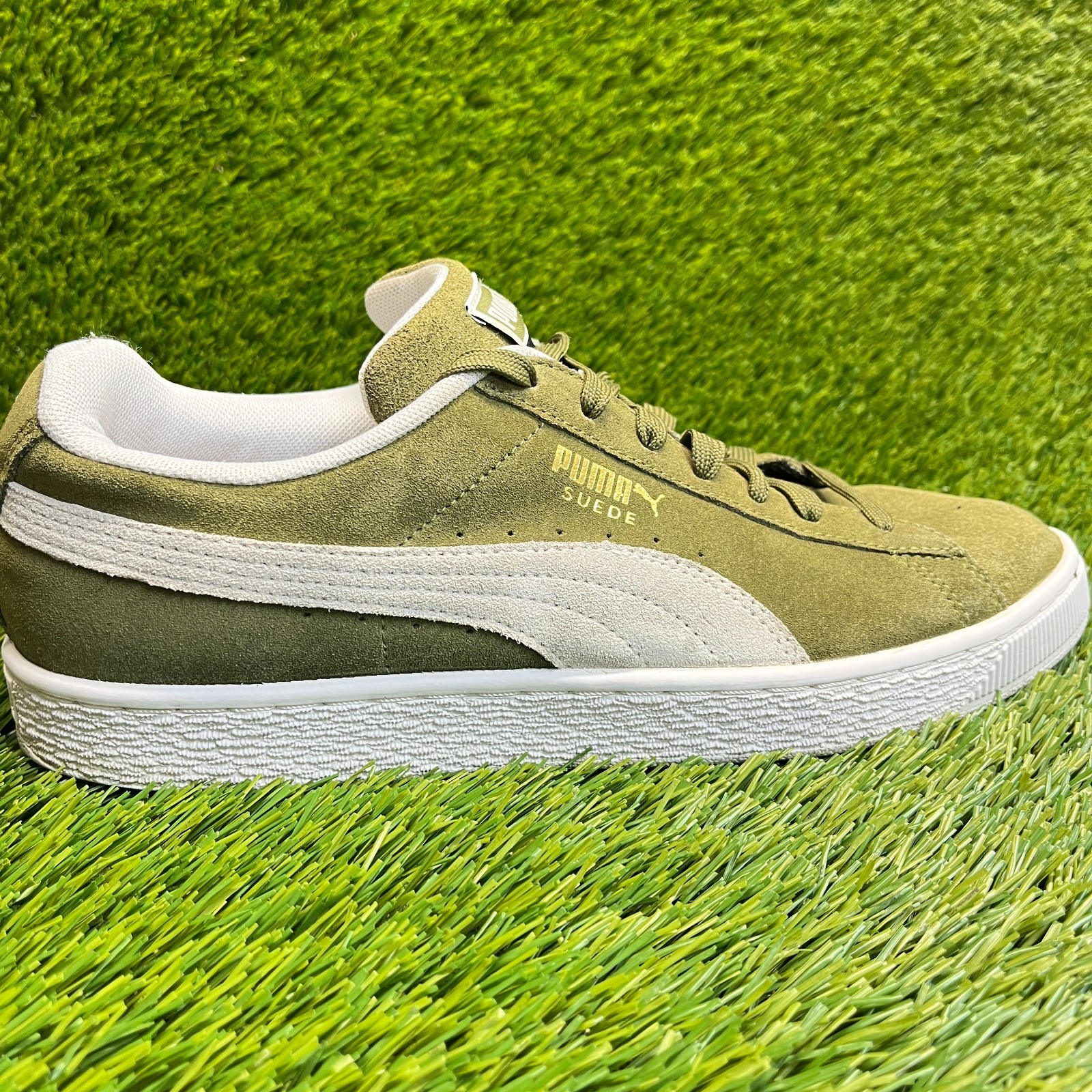 Puma Suede Classics Low Mens Size 10 Green White Athletic Walking Shoes Sneakers