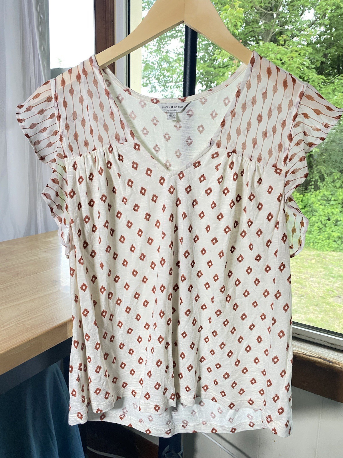 Lucky Brand Women’s Blouse V-Neck Size Small/Petite white With Red/brown Design