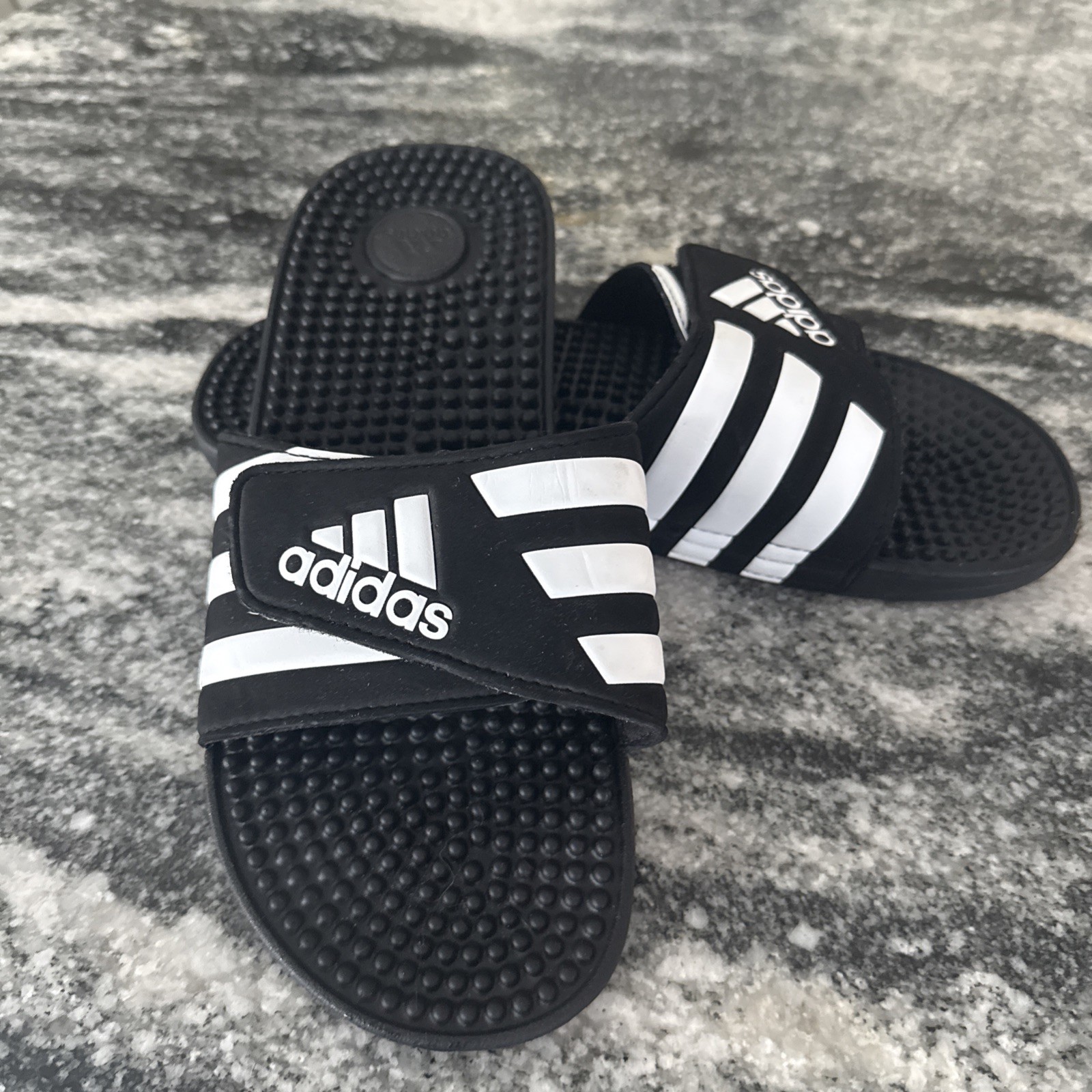 Men ADIDAS Adissage Traditional Black/White Slip Ons Adidas Slides Size 10