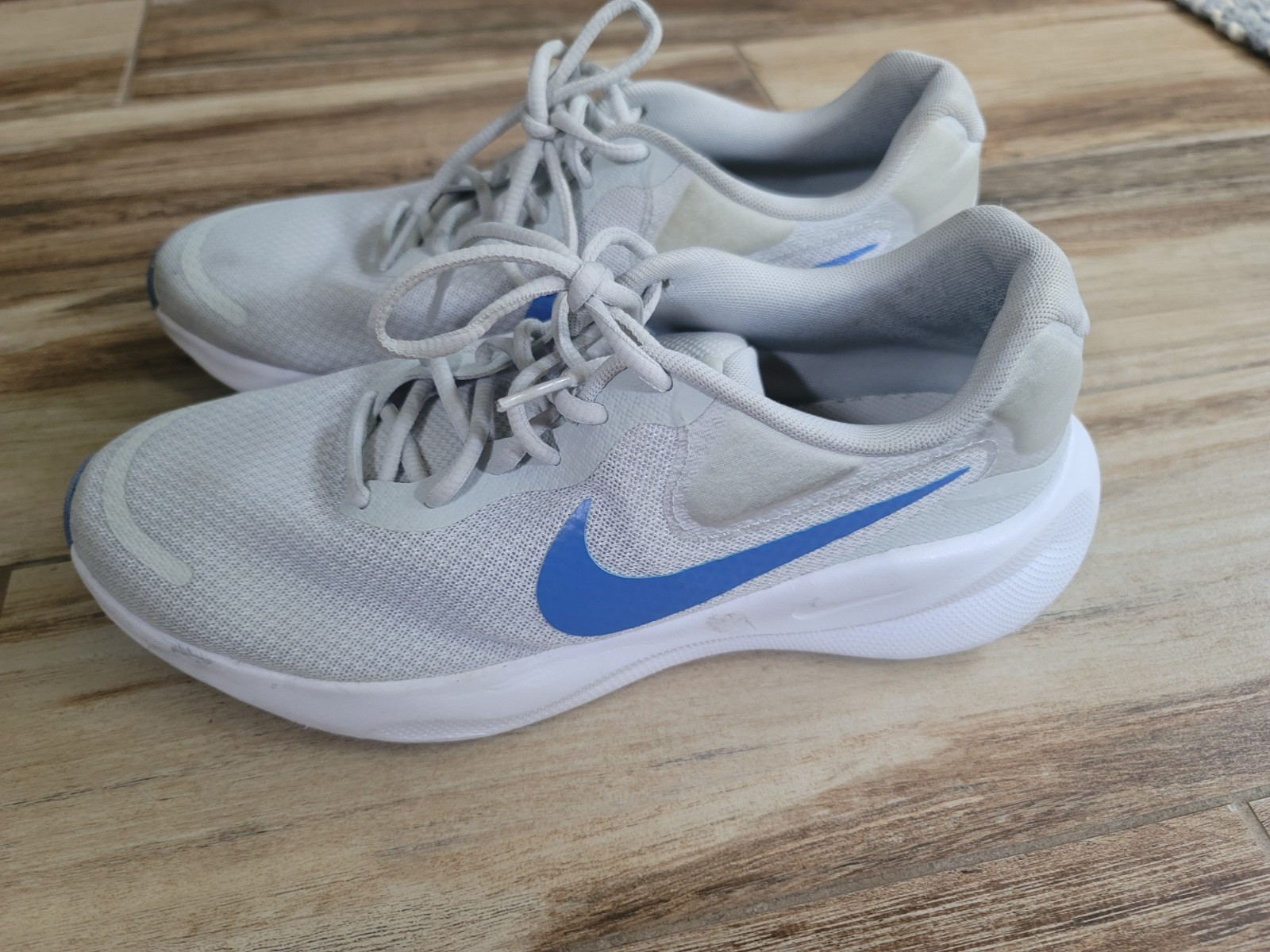 Nike Revolution 7 Women’s Trainers Gray Blue Running Sneakers Comfort Size10