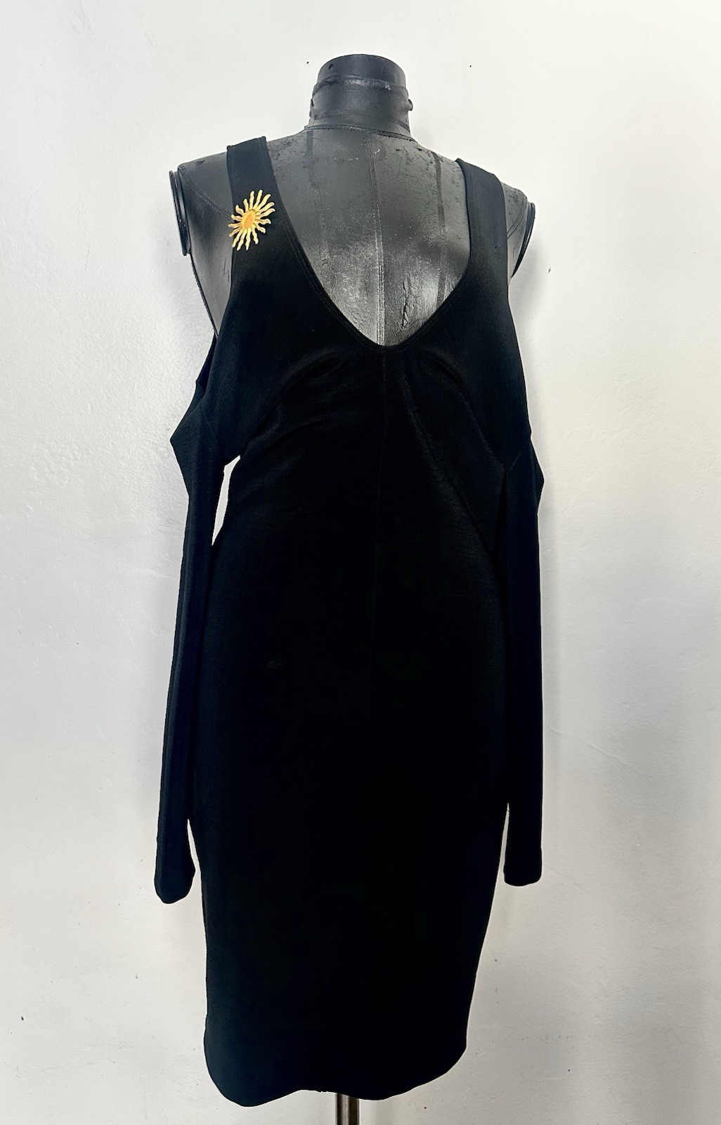 Vintage Black Open Shoulder Dress Gold Sun Brooch Bodycon Cocktail Party Midi