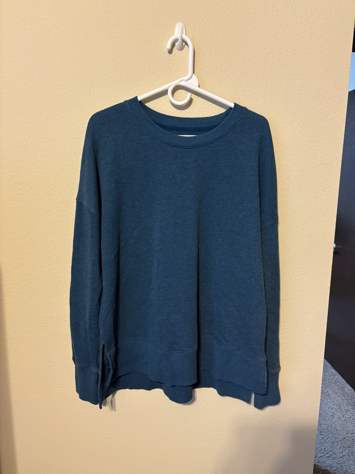 Women’s M Time and Tru Sweater – Blue / Teal