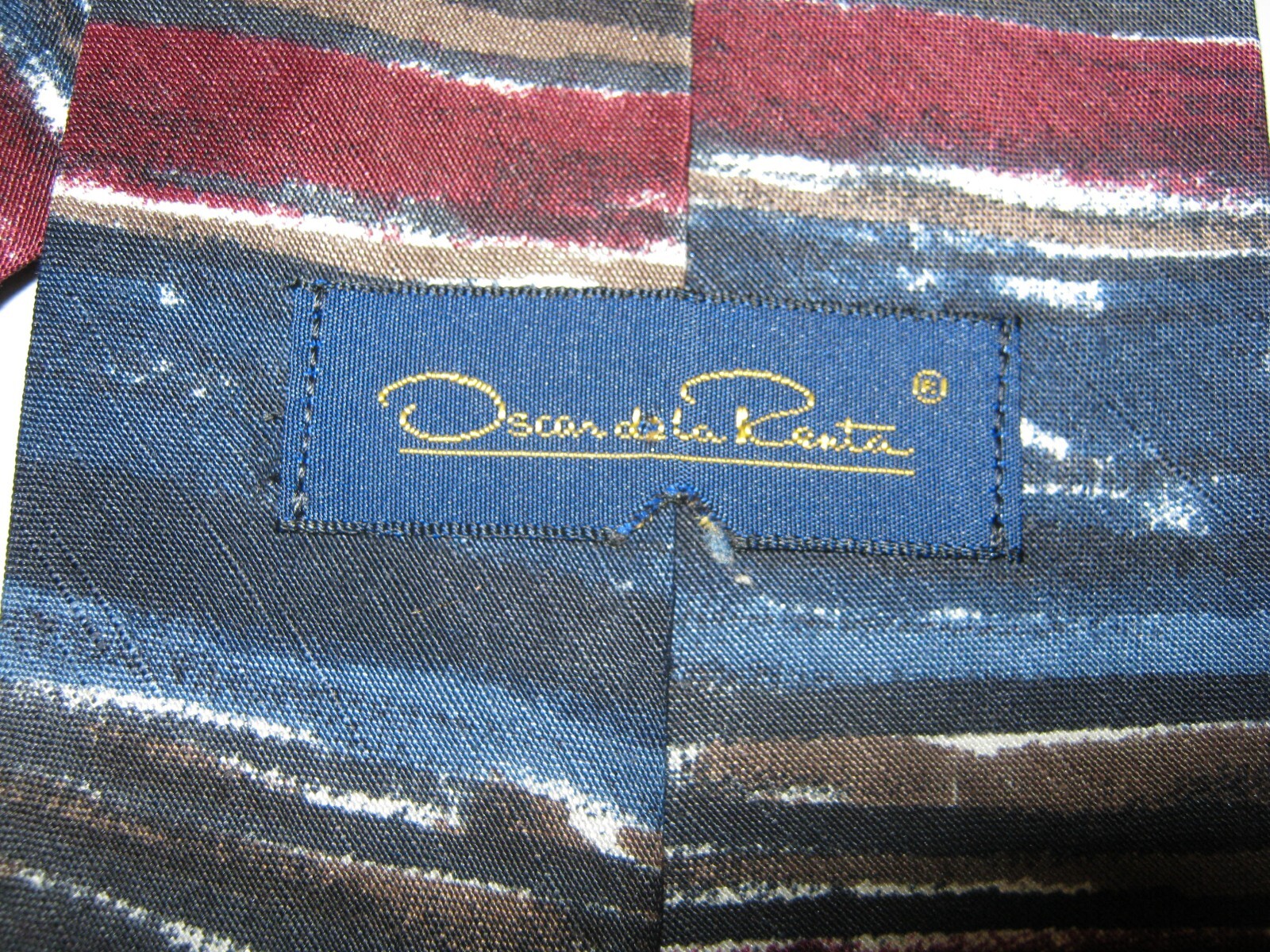 Oscar de la Renta blue red white striped tie 57 x 3.75 Necktie 15742