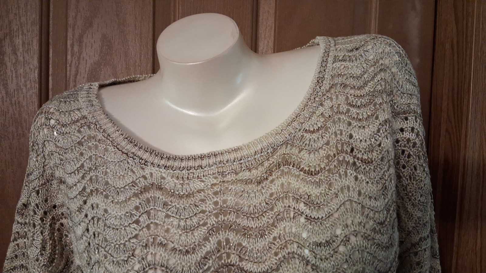 New Directions Crocheted Sweater Pullover Tan and Gold Bracelet Sleeves Size XL