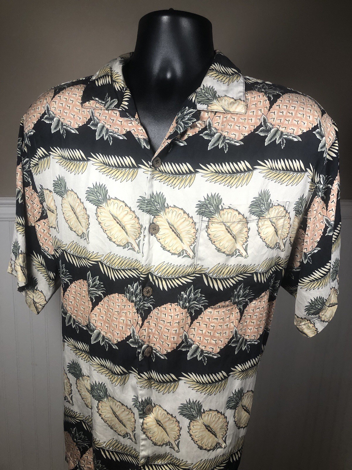 Tommy Bahama Mens M Shirt Silk Pineapple Hawaiian Casual Short Sleeve Black Tan