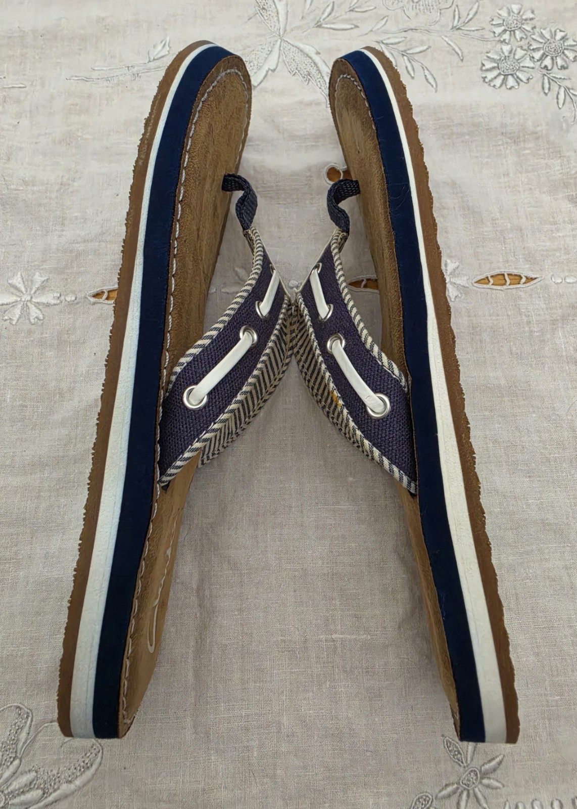 Clarks Collection Womens Slip On Blue/White Thong Flip Flop Sandal, 6M