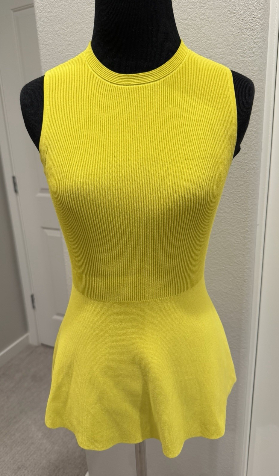 NWOT Yellow Theory Sleeveless Ribbed Knit Sweater Top Peplum P Textured Shell