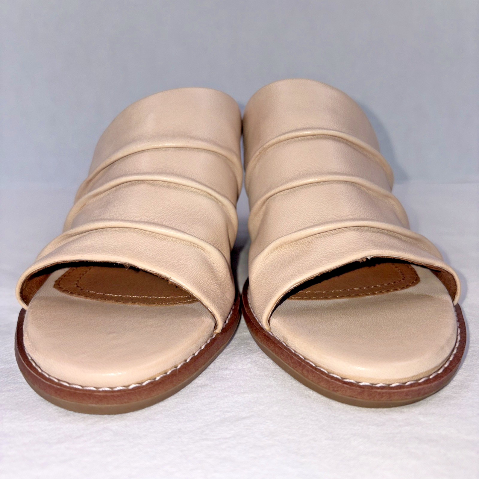 NEW Earth Leather Ruched Light Tan Block Heel Mules Narrow Toe Opening Size 6.5