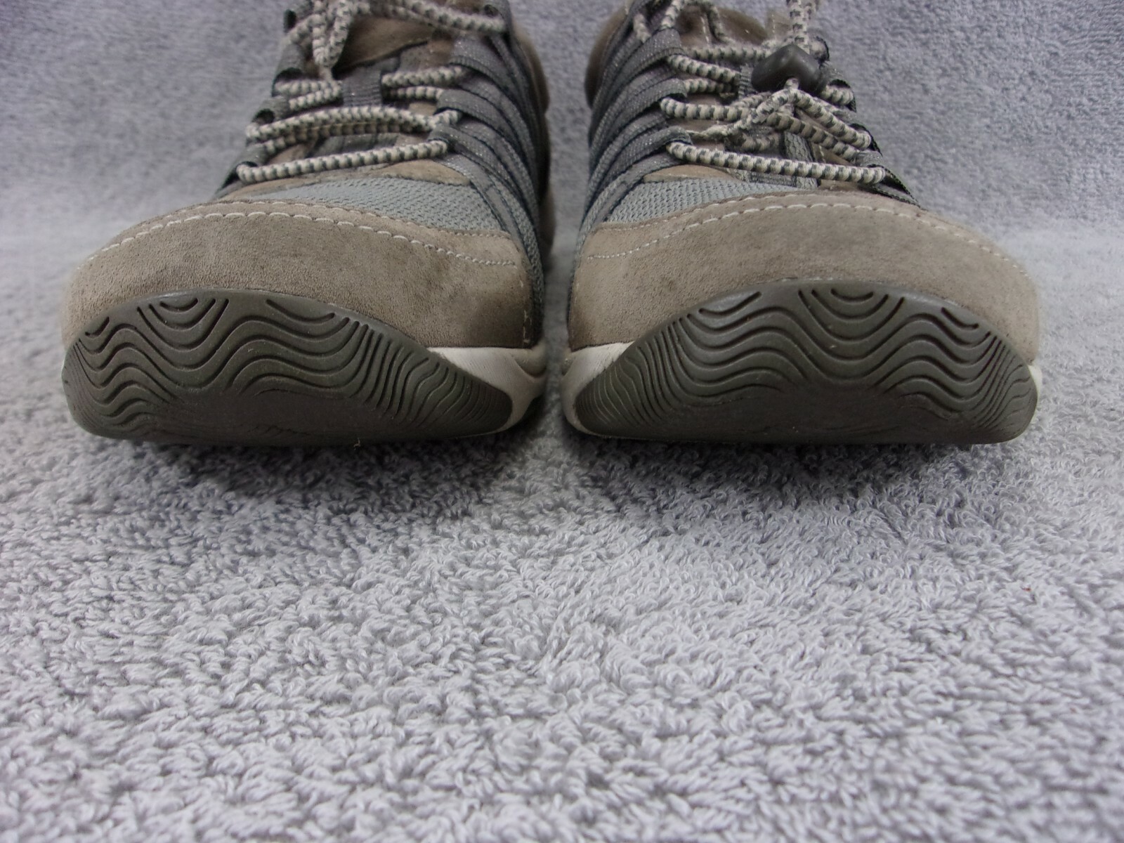 Dansko women’s tan and gray suede synthetic mesh bungee running sneakers US9.5