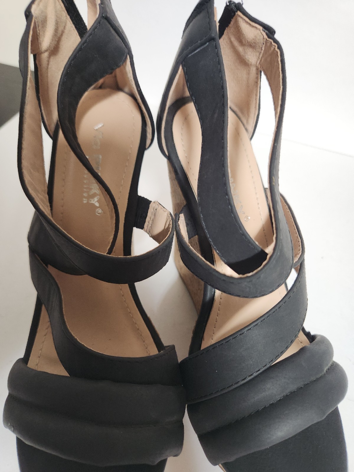Via Pinky Collection Black Strappy Cork Platform Wedge Sandals Back Zip Women…