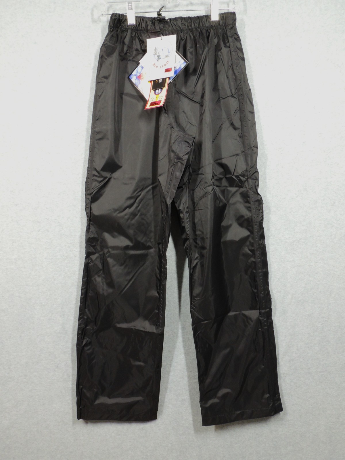 WOMENS MEDIUM RED LEDGE LIGHTWEIGHT WATERPROOF RAIN PANTS w/ STUFF PACK, BLACK