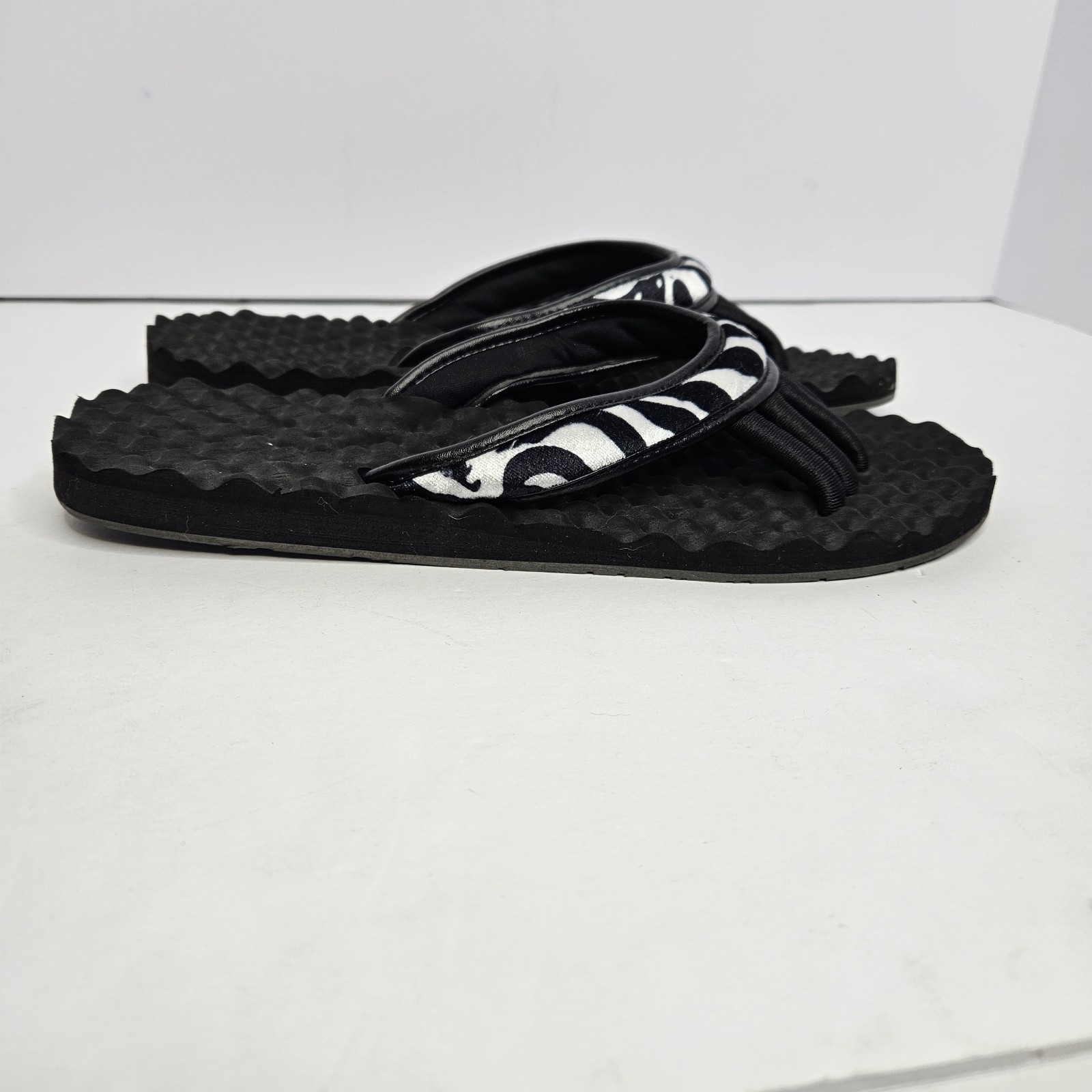 Pedi Couture Black Zebra Flip Flops Heel To Toe 11 1/4″