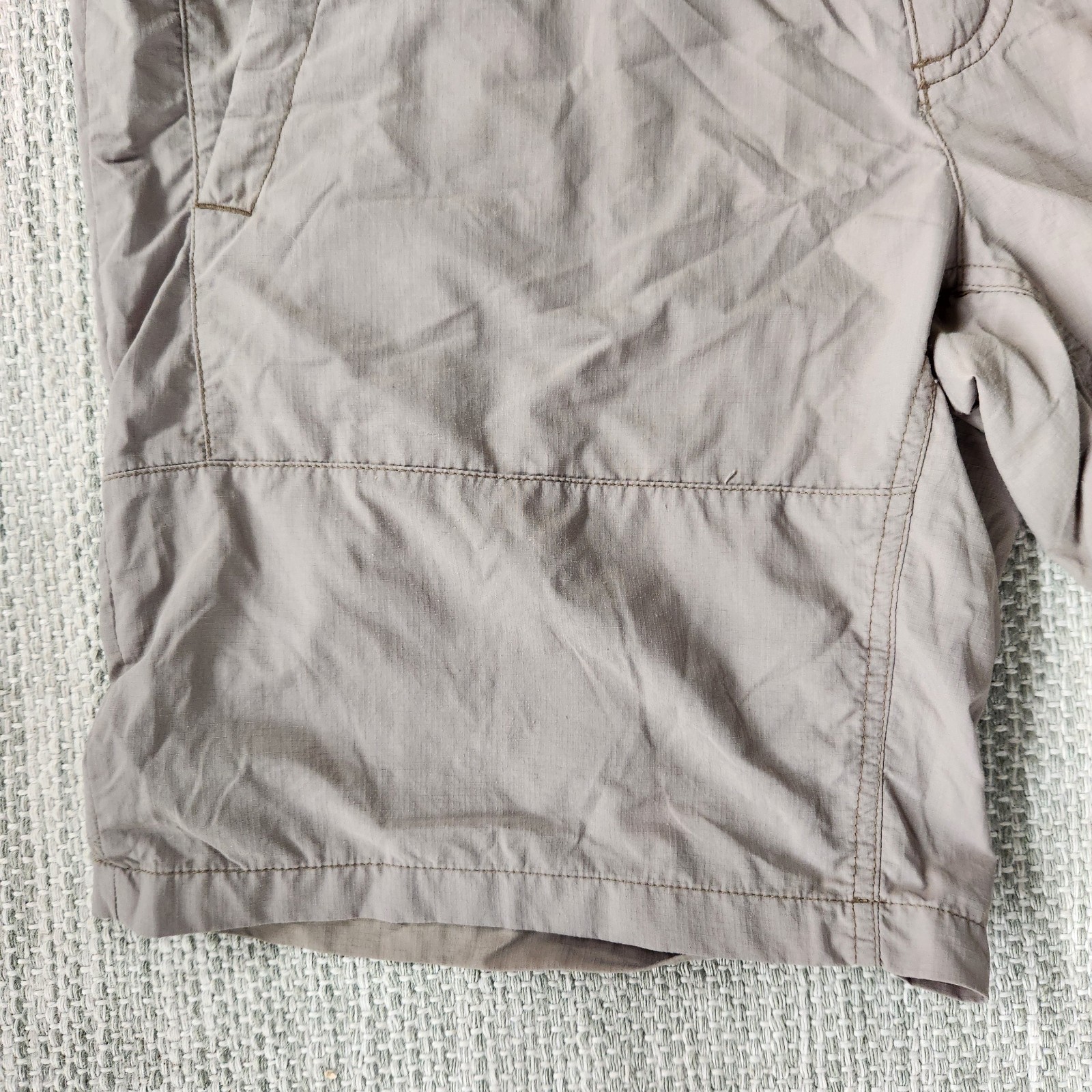 Columbia PFG Omni-Shade mens Beige Solid Cargo Shorts Size 38 Regular
