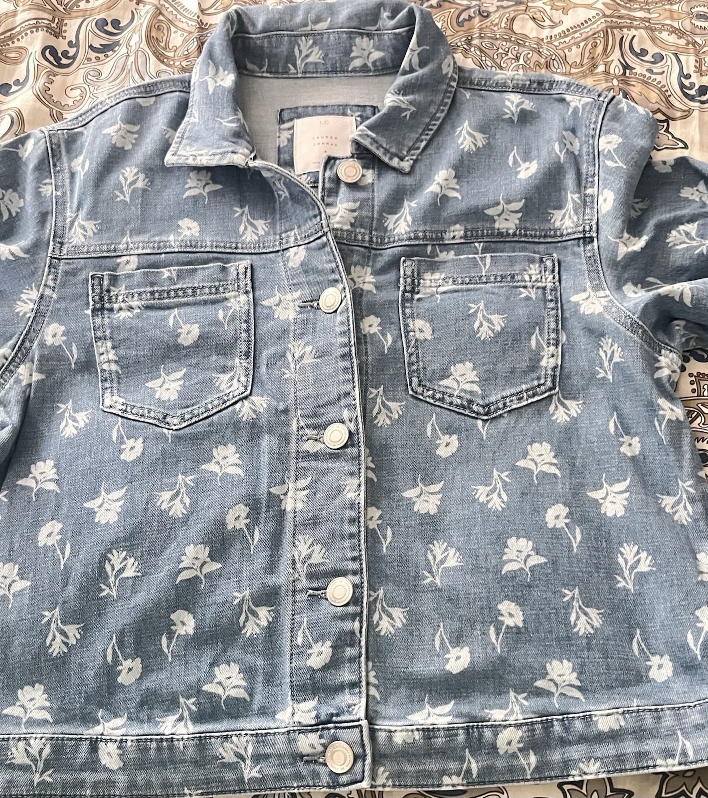 LC Lauren Conrad Light Wash Floral Denim Trucker Jacket Size Small