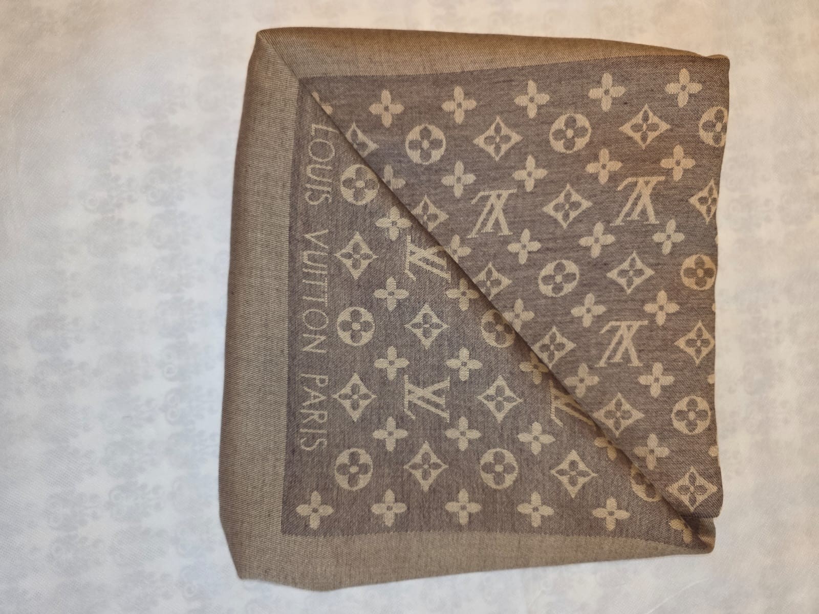 100% Authentic LV Scarf Shawl Stole Wrap 65% Cashmere 35% Silk Brown PreOwned