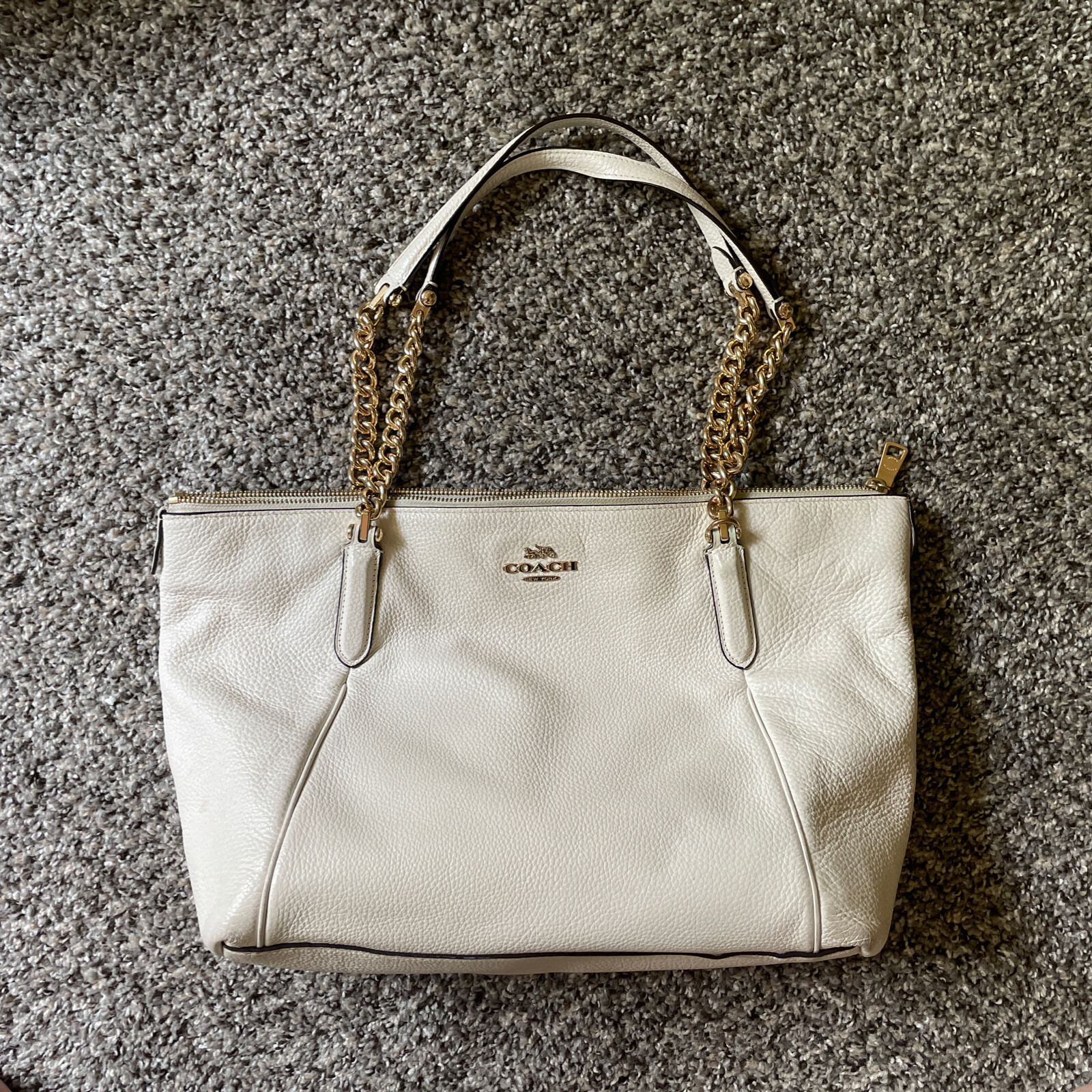 Coach Ava Chain Tote . 100% Genuine Coach Handbag Used White D2032-F87775