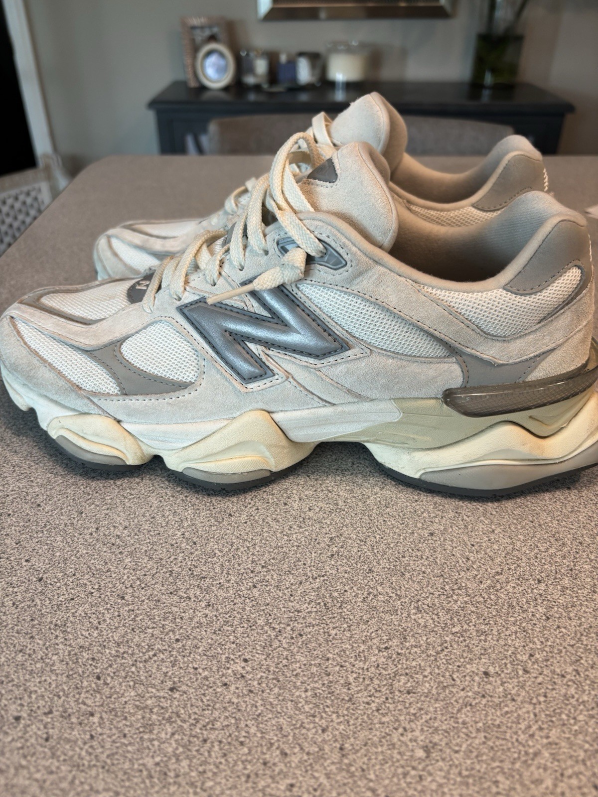 New Balance 9060 Men’s Gray/White Lace-Up Low Top Athletic Sneaker Pre-Owned