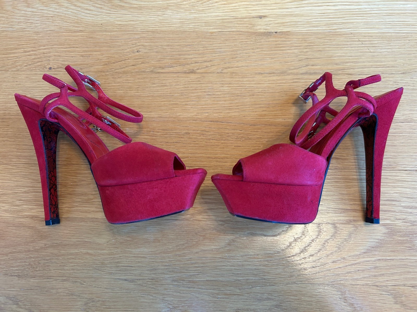 CESARE PACIOTTI Red Suede Platform Sandals Gold-Tone Charm SZ 5 IT 35 Good Cond.
