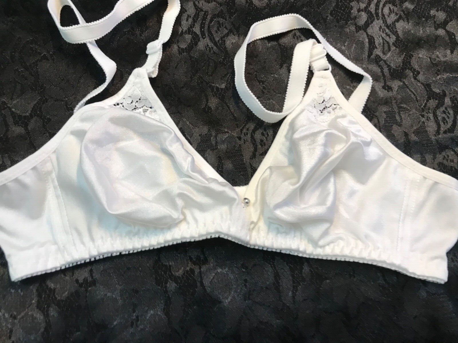 Bra Unbrandedd Size us 30a it1a eu65a unpadded wireless white
