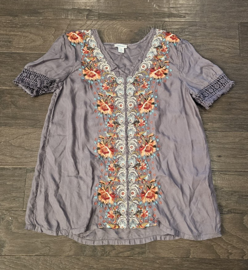 Sundance Embroidered Rossi Gray Silver Cupro Short Sleeve Blouse Women’s Medium