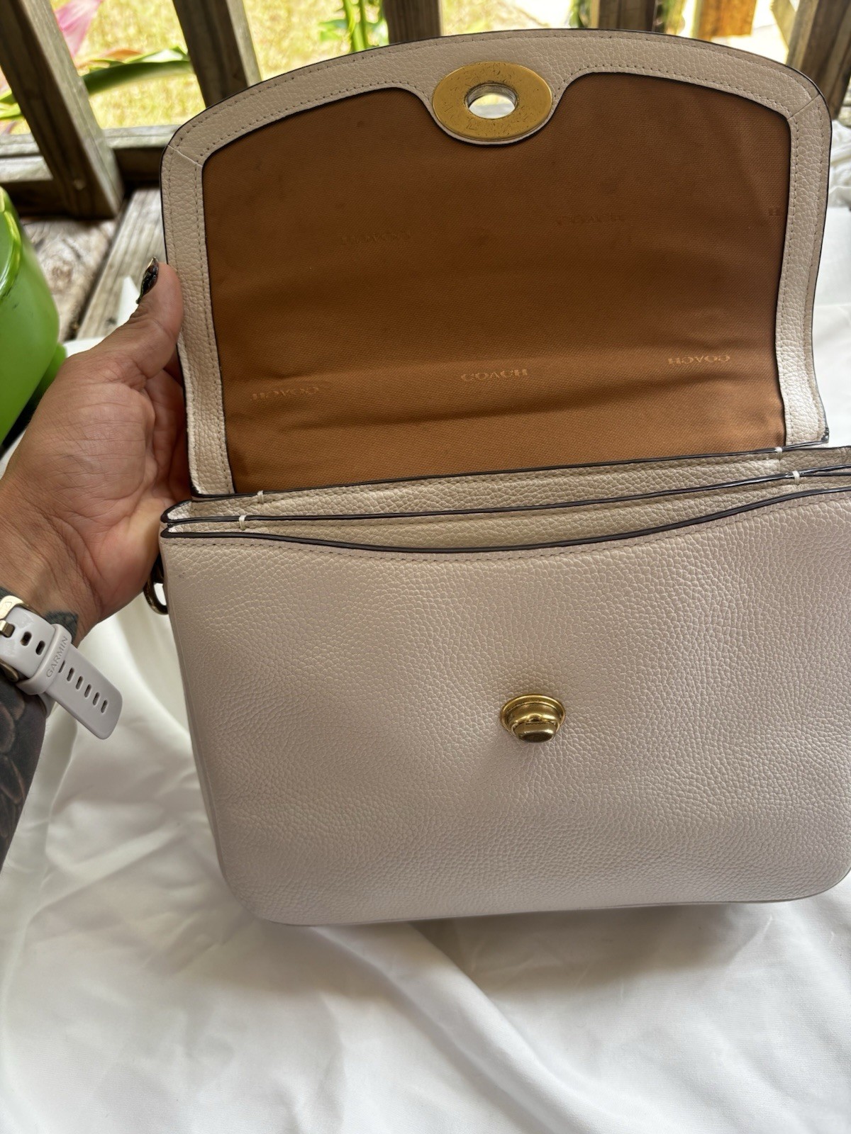 Coach Beige Pebbled Crossbody Bag Turnlock Zip Top Handle Detachable Strap