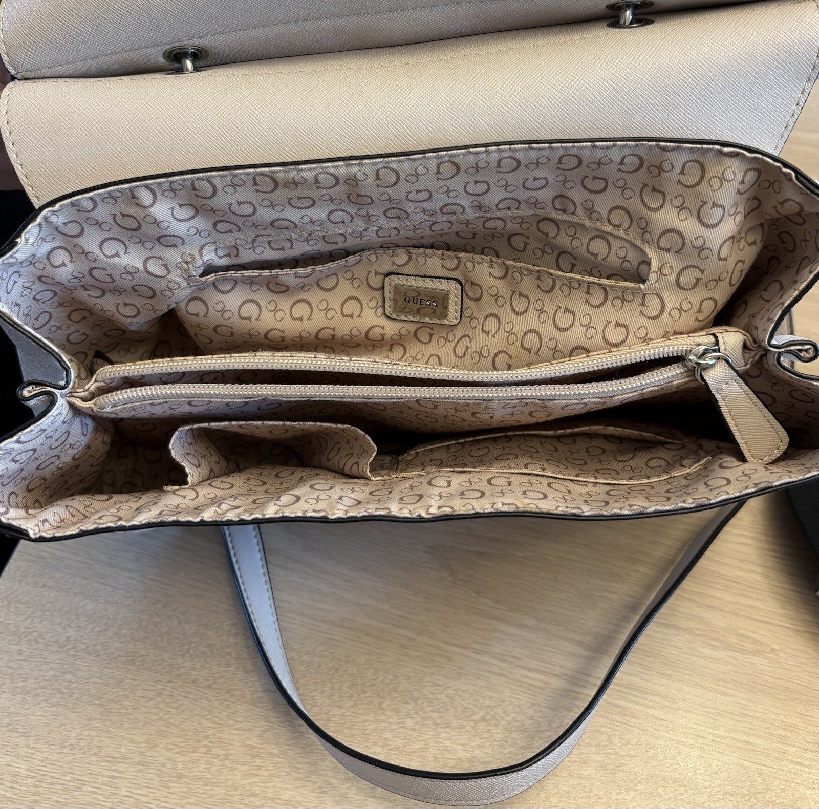Guess Faux Leather Beige Handbag Silver Metal Logo Shoulder Strap 12x9x4